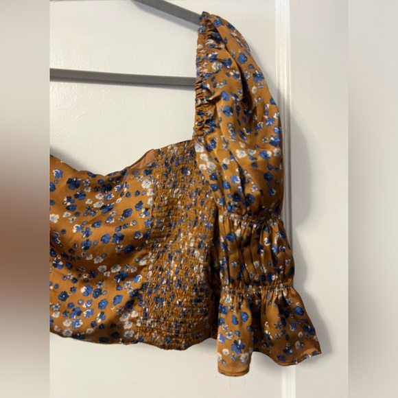 Vestique Ruched Balloon Sleeve Floral Cropped Blouse - Picture 4 of 4